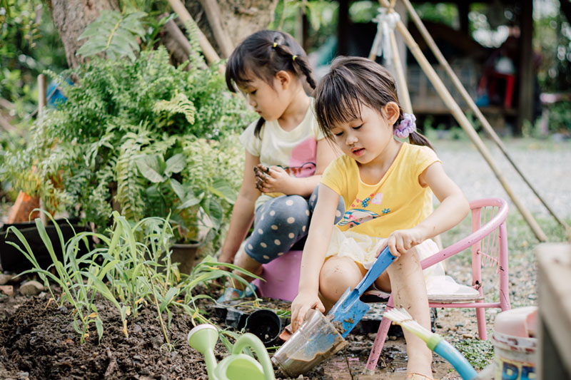 eco-friendly-living-with-kids-garden