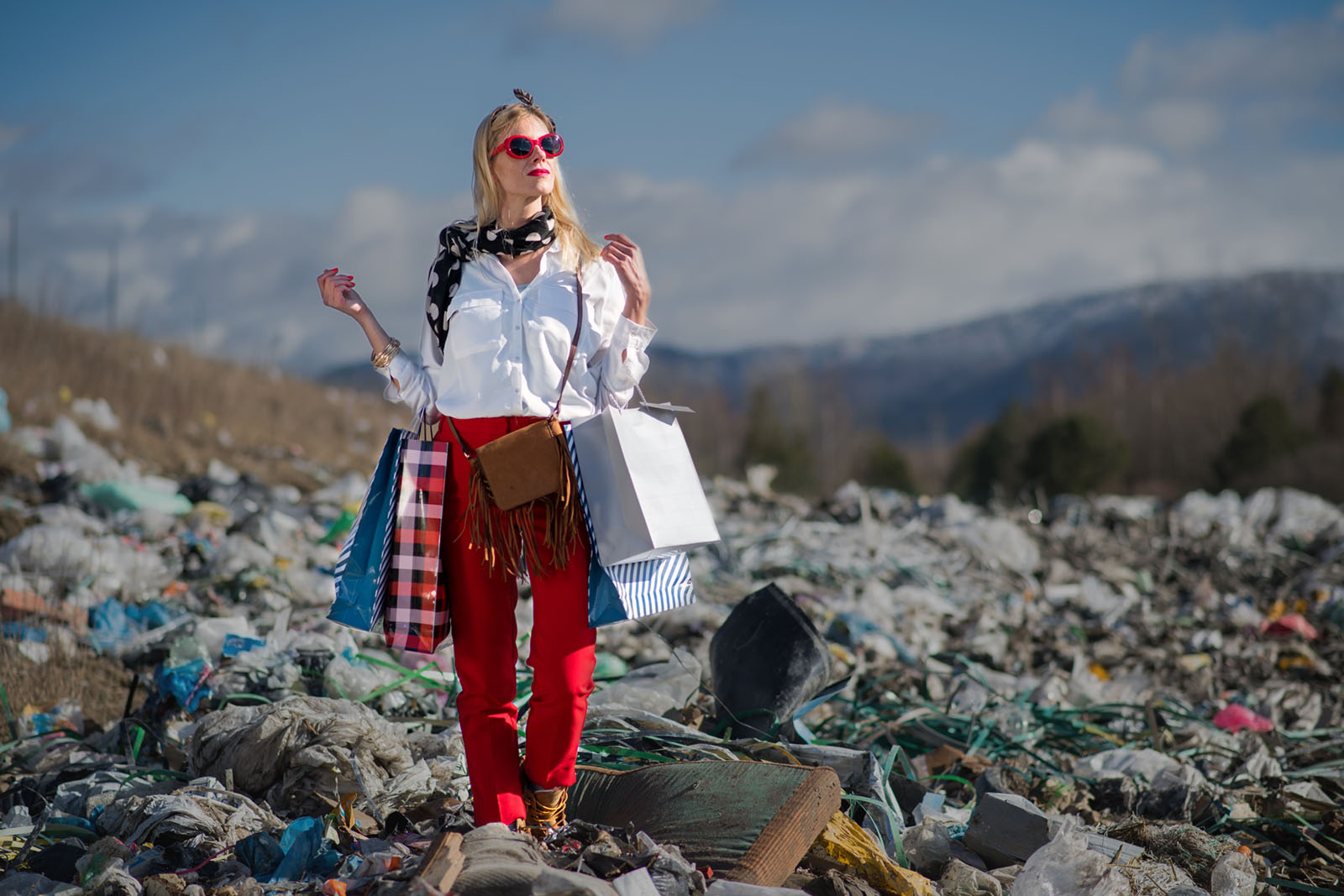 5 Negative Environmental Impacts of Fast Fashion - Tamborasi